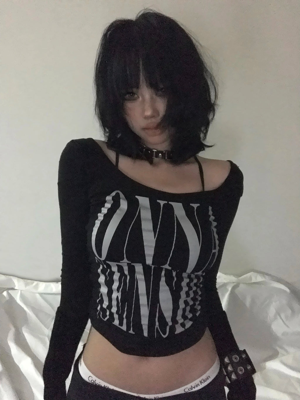 Karrcat Grunge Aesthetics Letter Print Crop Top Trashy Y2k Style Long Sleeve T-shirt Gothic Black Irregular Tops Vintage Punk